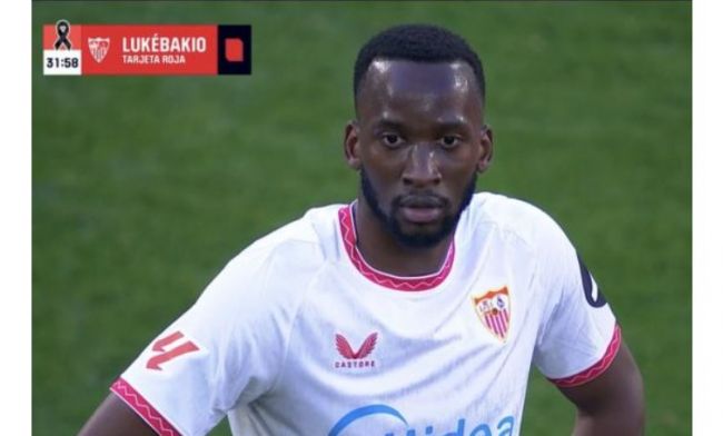 Lukebakio recibe la tarjeta roja en el partido del Sevilla FC