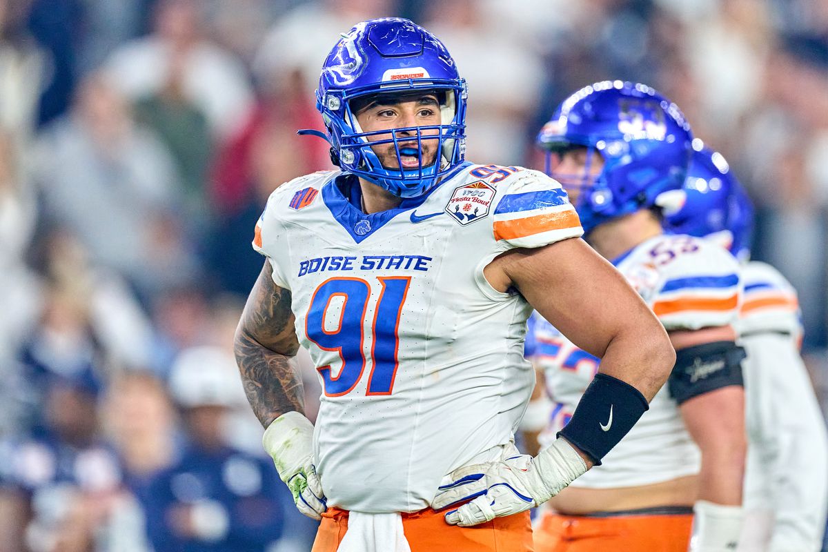 ahmed hassanein warming up before a Boise State game