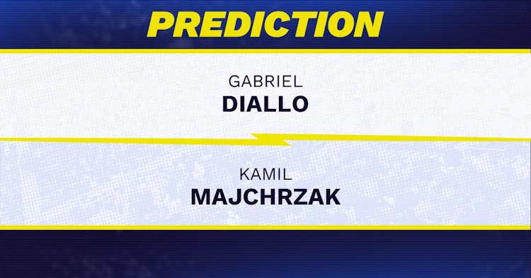 Kamil Majchrzak prepares for his ATP Madrid Open 2025 match against Gabriel Diallo.