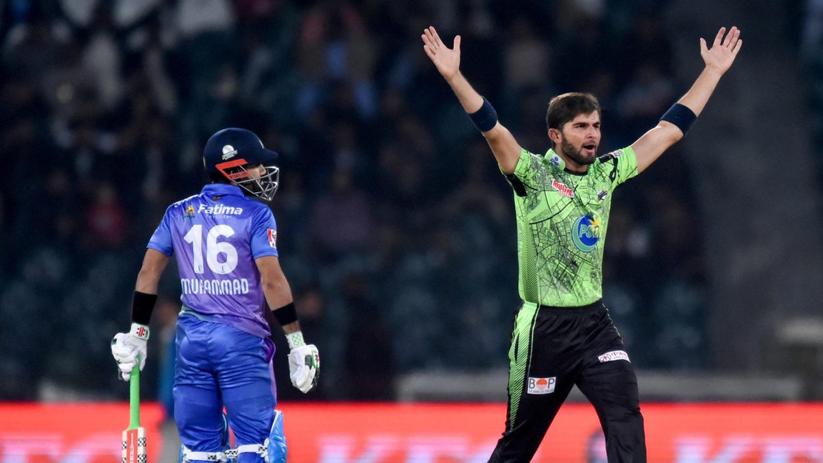 Multan Sultans vs Lahore Qalandars in PSL 2025 action