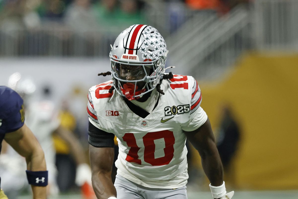 Denzel Burke making a play during an Ohio State game
