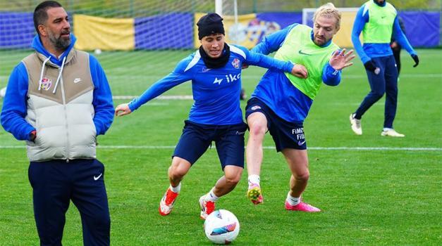 Fenerbahçe futbolcuları Gaziantep FK maçında sevinç yaşarken