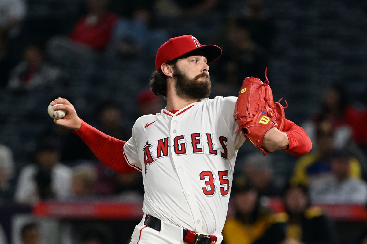 Ian Anderson rejoining the Braves bullpen, April 2025