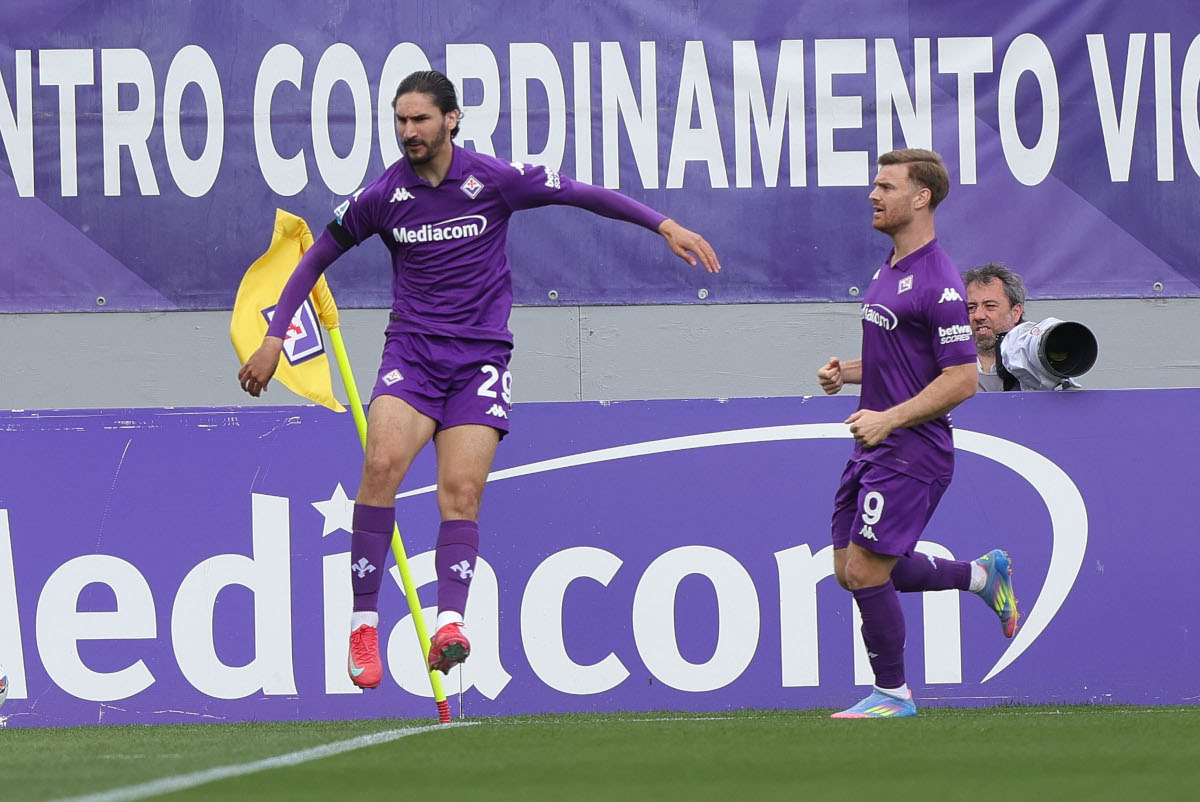 Fiorentina vs Empoli players contest for the ball in a tense Derby dell’Arno clash