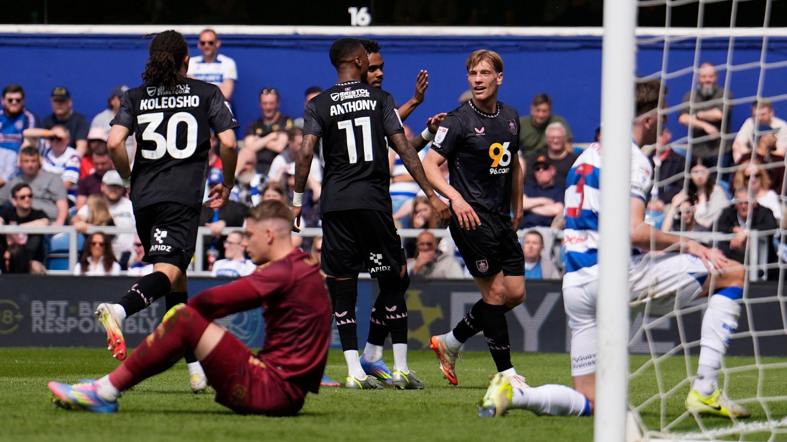 Burnley dominates the field during QPR vs Burnley at Loftus Road