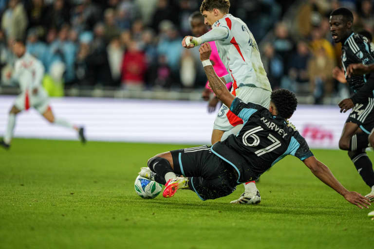 Minnesota United battles Vancouver Whitecaps for top spot in the West