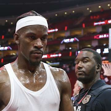 Golden State Warriors vs Houston Rockets tip-off.