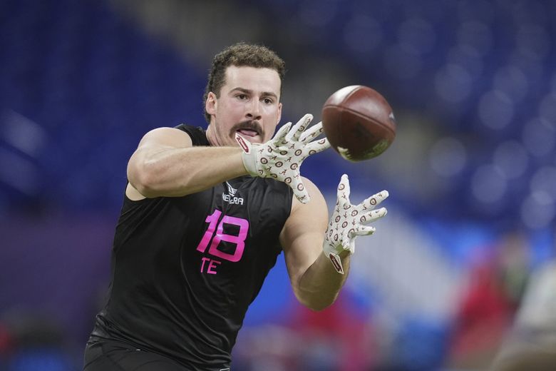Robbie Ouzts during pre-draft warmups with Alabama.