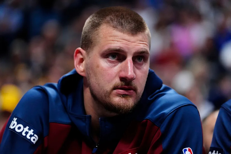 Nikola Jokić leading the Denver Nuggets in a crucial playoff game