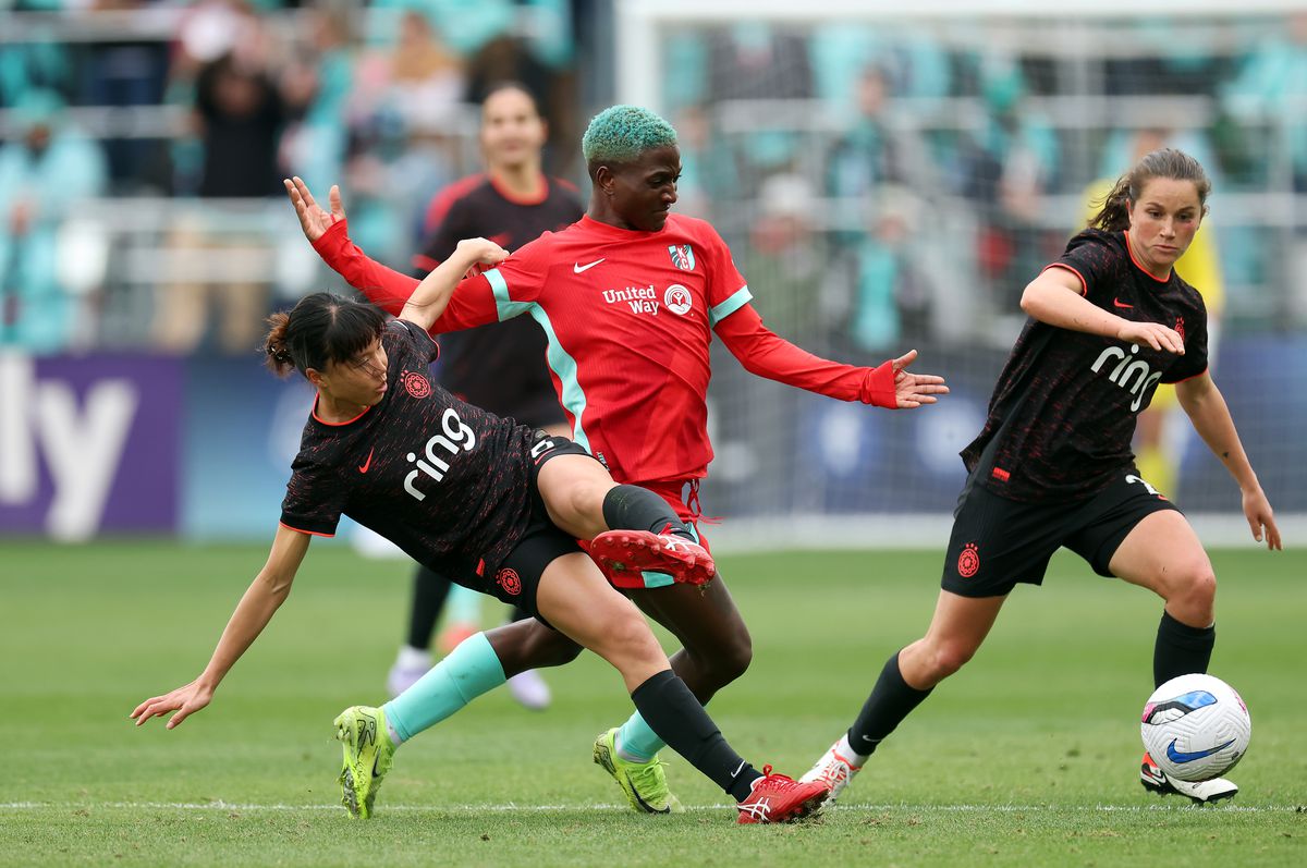 Players in action during Racing Louisville vs Portland Thorns clash