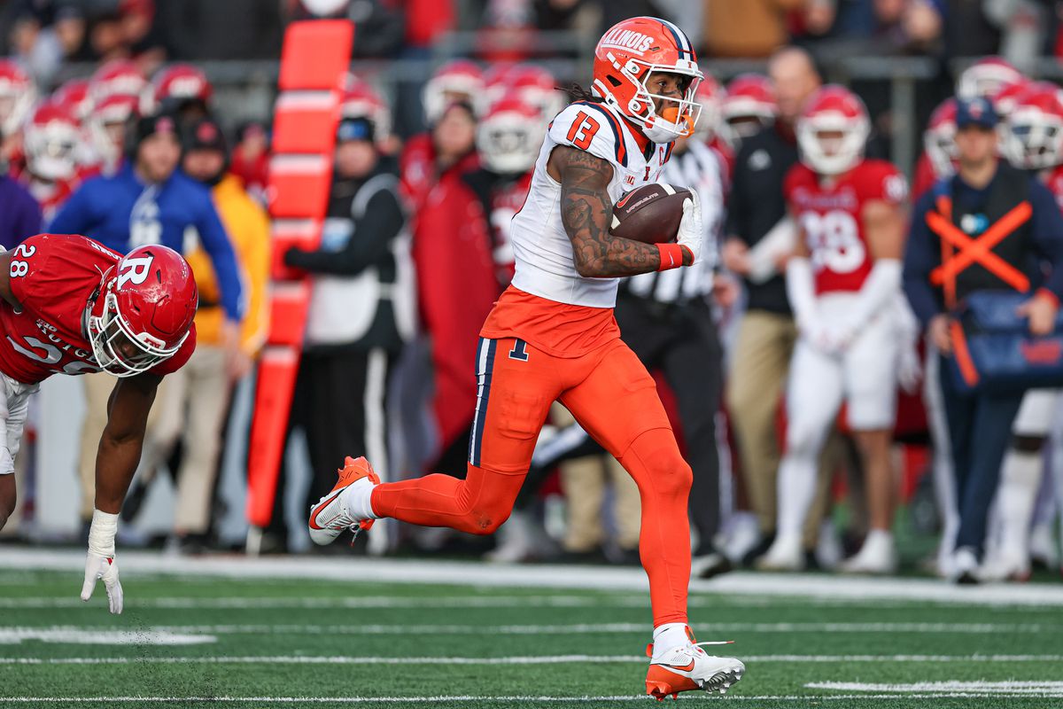 Pat Bryant hauls in a contested catch during his collegiate career at Illinois.