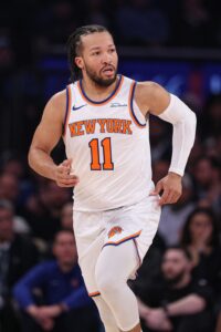 Jalen Brunson returns after injury scare against Pistons