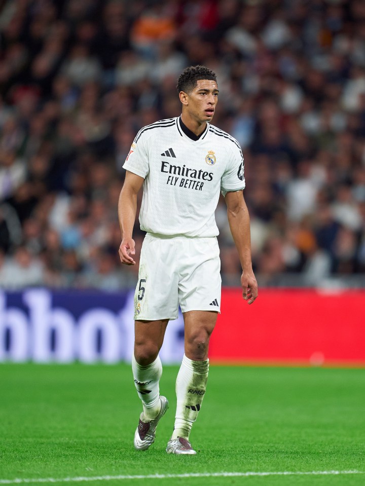 Jude Bellingham of Real Madrid with his shoulder strapped during a La Liga match