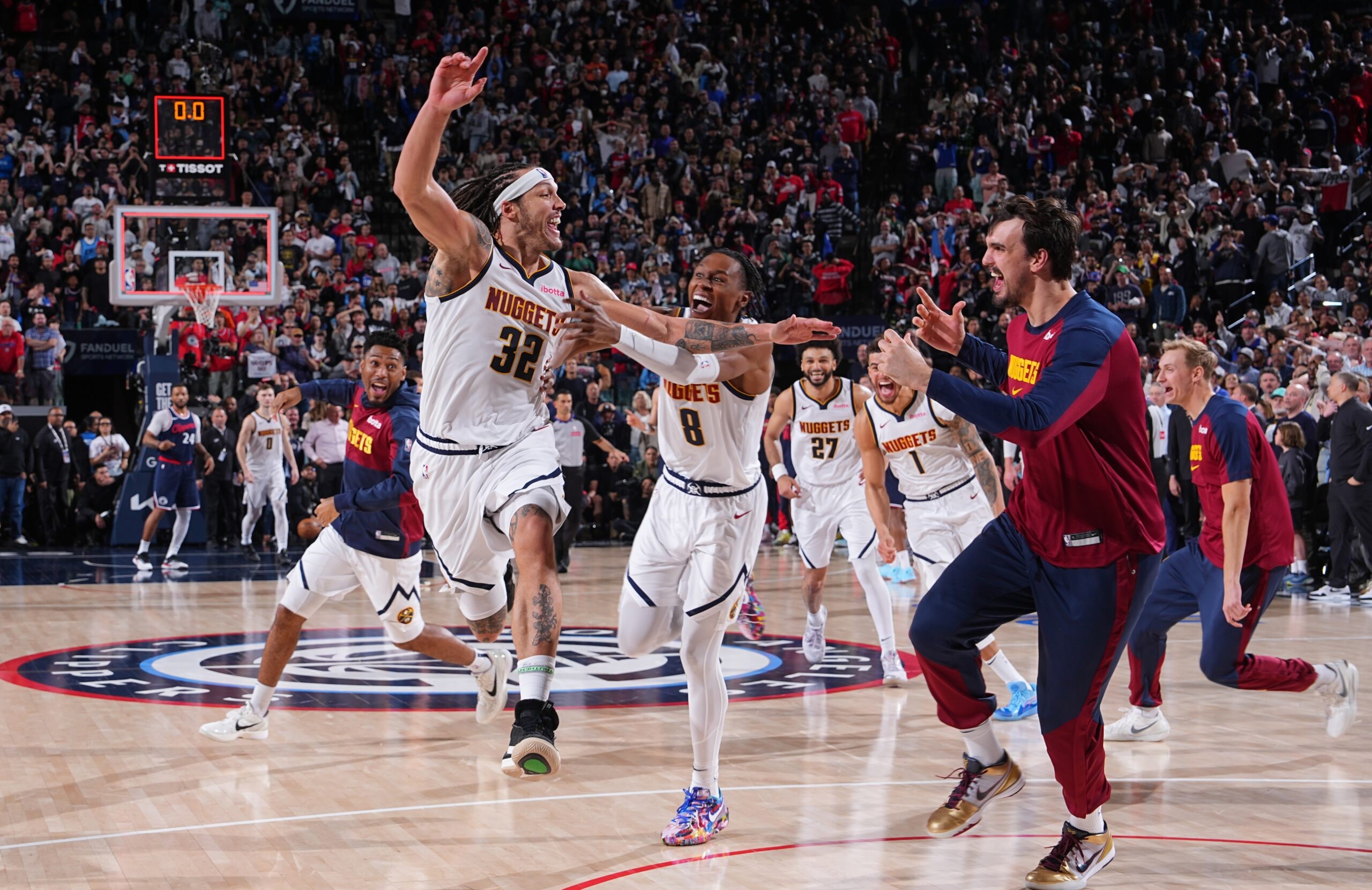 Aaron Gordon celebrates Nuggets win with last-second dunk