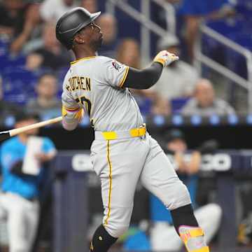 Andrew McCutchen celebrates after home run in pirates - dodgers game