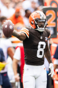 Elijah Moore making a sideline catch for the Browns
