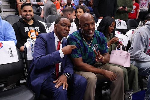 Chauncey Billups receives an ovation at Pistons playoff game