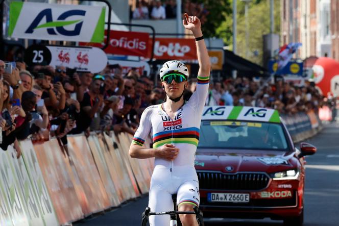 Tadej Pogacar sprints to victory in Liège-Bastogne-Liège 2025