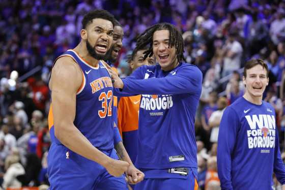 Tim Hardaway attempts last-second shot vs Knicks in NBA Playoffs