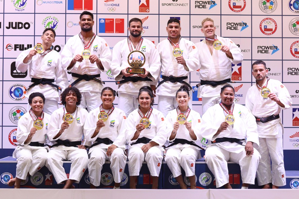 Equipe brasileira comemora conquista no Pan-Americano de Judô