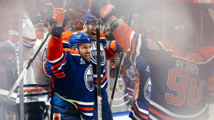LA Kings facing the Edmonton Oilers in a crucial Game 4 matchup.