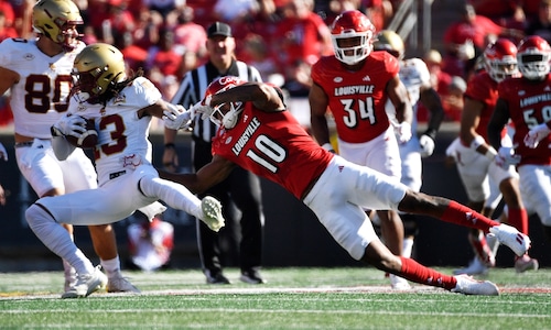 Dino Tomlin running after a catch during a college game