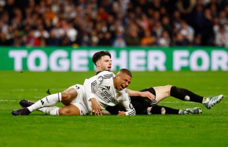 Declan Rice orchestrating play for Arsenal in the Champions League