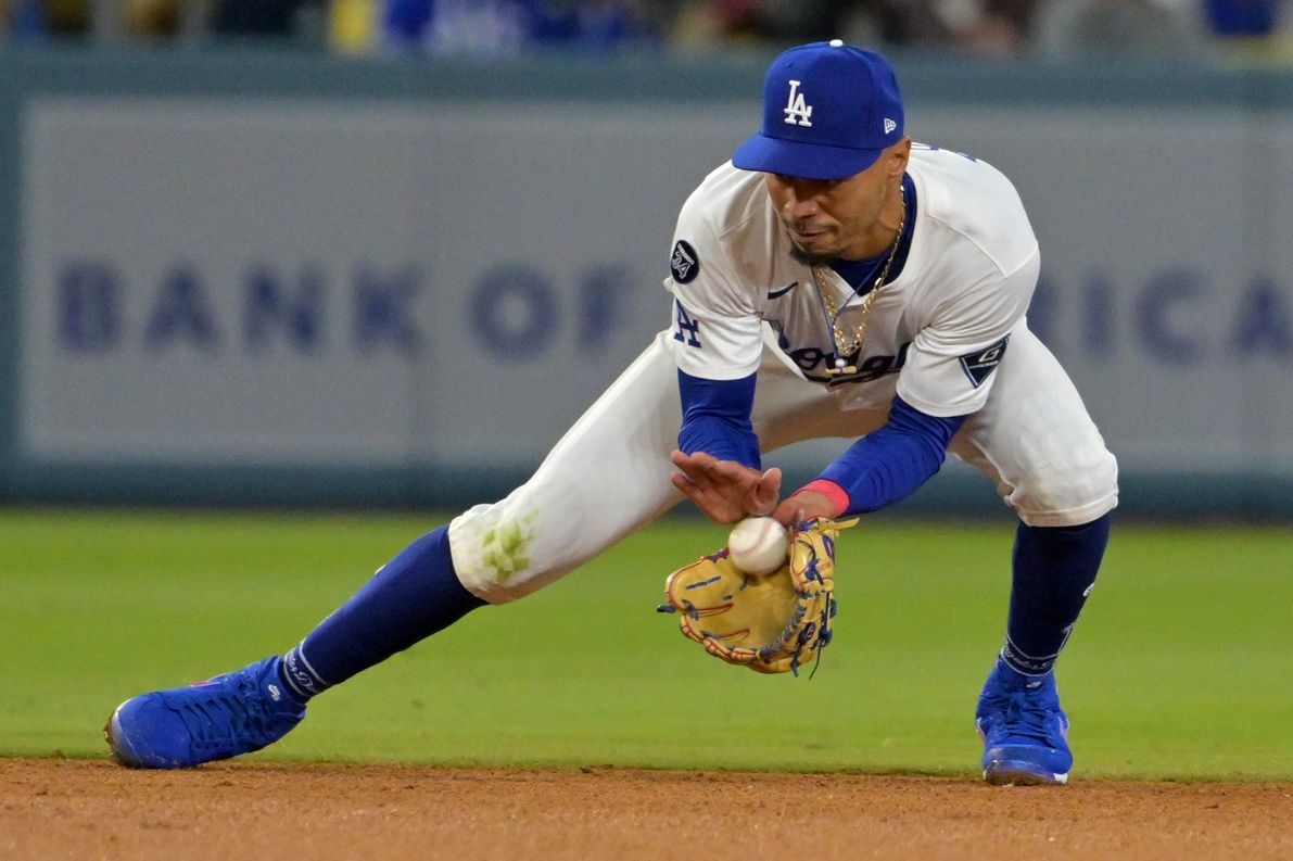 Mookie Betts making a play at shortstop for the Dodgers