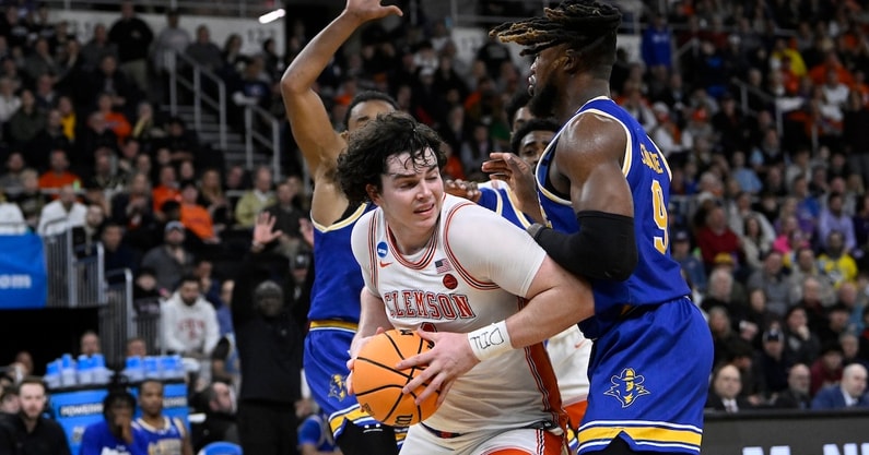 Ian Schieffelin playing for Clemson basketball