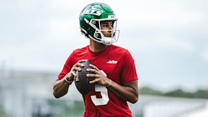 Jordan Travis in Florida State Jersey