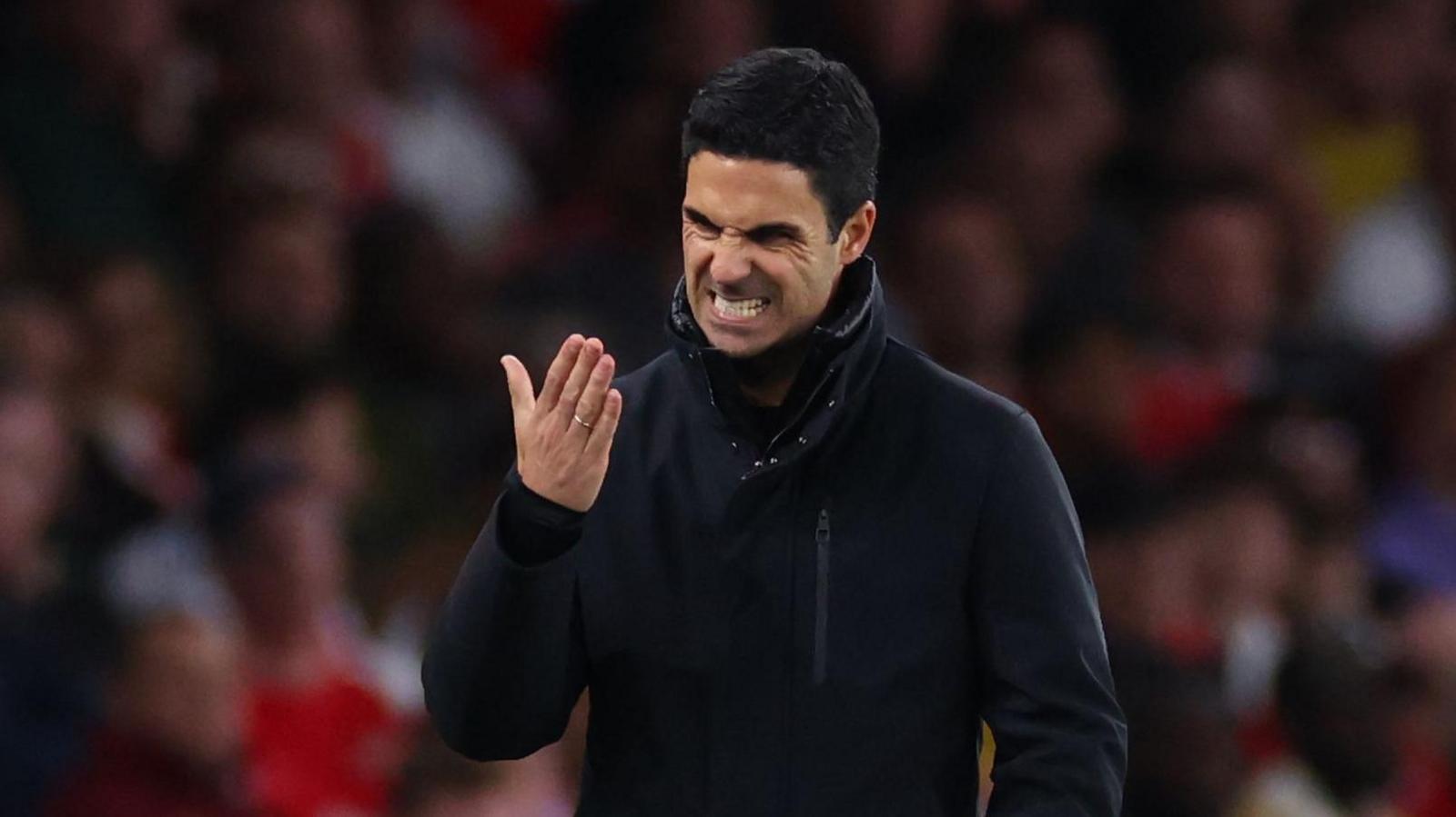 Arsenal midfielder under pressure from PSG players in Champions League semifinal