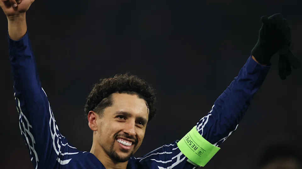 Marquinhos applauding PSG fans after a match