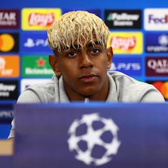 Jugadores disputando un partido importante de Champions League, ideal para seguir en mis marcadores