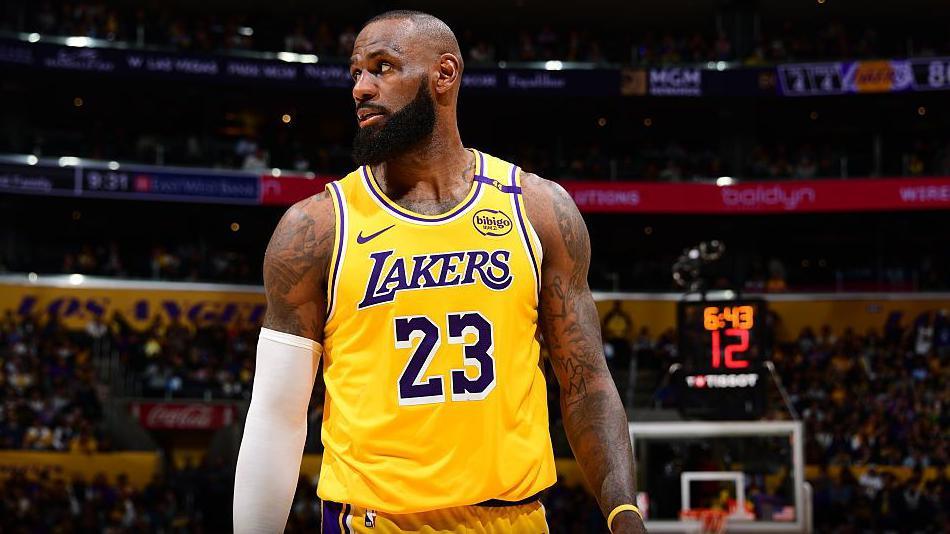 LeBron James walks off the court after Lakers' loss to Timberwolves