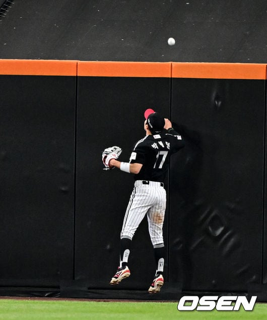LG Twins in action during the 2025 KBO season
