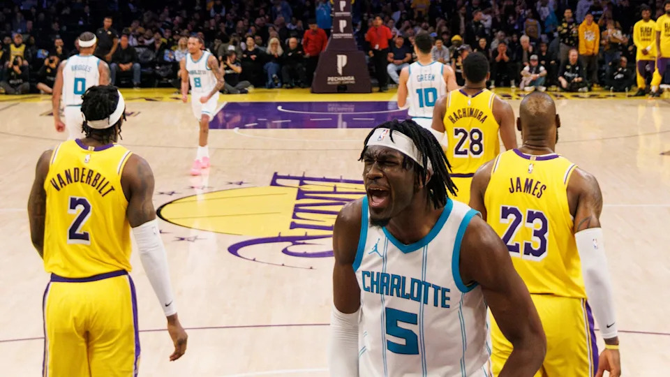 Mark Williams in action during the 2025 NBA season