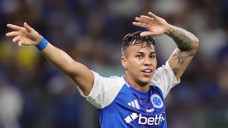 Kaio Jorge comemora gol pelo Cruzeiro no duelo contra o Vila Nova na Copa do Brasil
