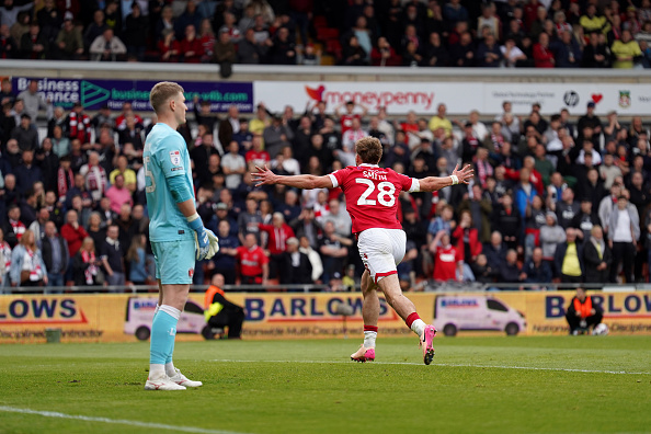 Players take to the pitch ahead of the Lincoln City vs Wrexham League One match