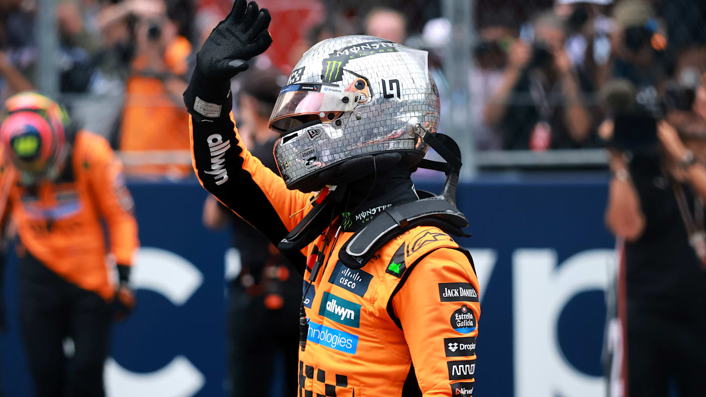 Lando Norris leads the pack during the 2025 Miami F1 sprint race