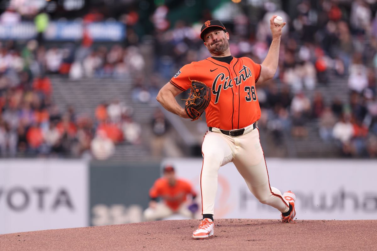Robbie Ray pitches during a Giants game at Oracle Park