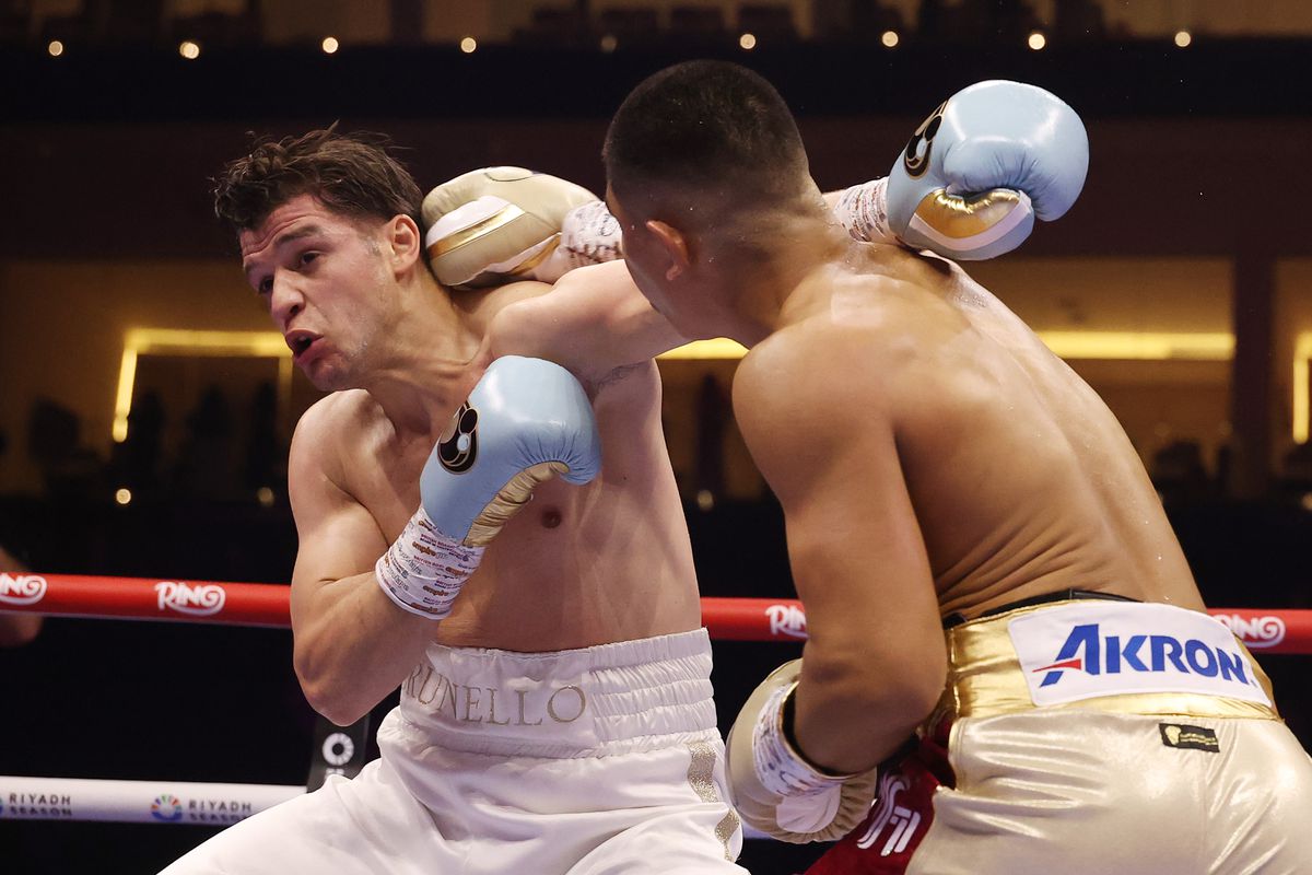 Munguia delivers a body shot to Surace during the latest munguia fight