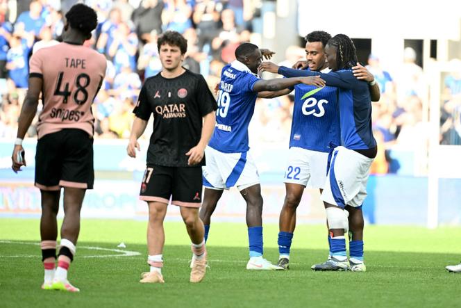 Strasbourg vs PSG - Ligue 1 action as Strasbourg stuns PSG at home