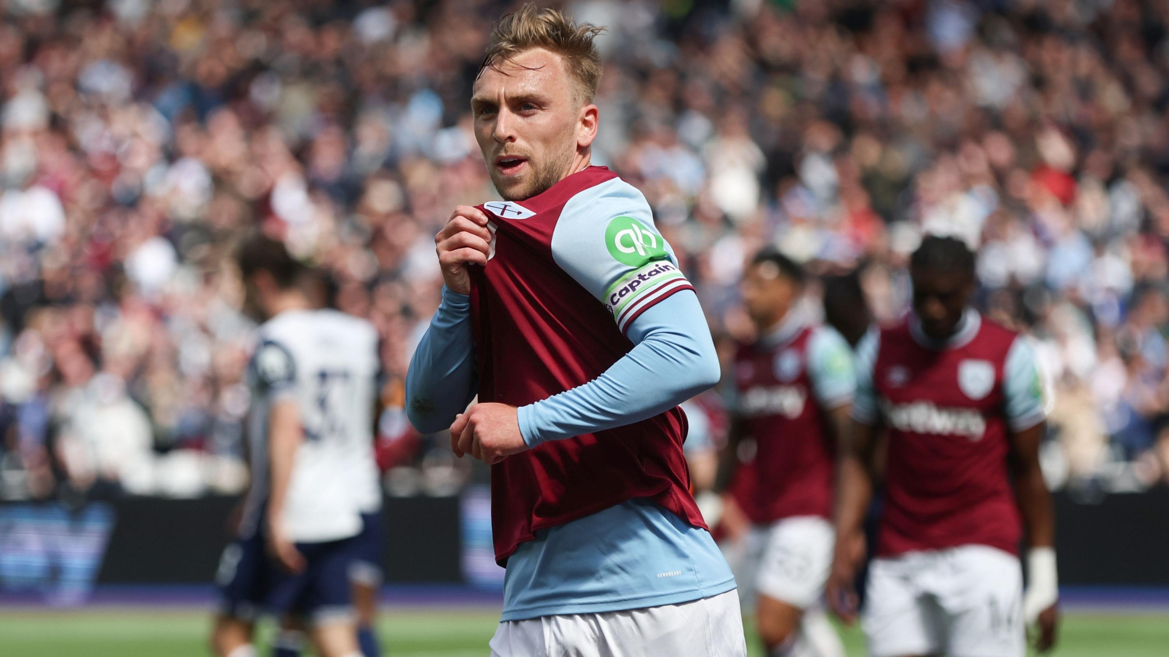 Jarrod Bowen in action during West Ham vs Tottenham London Derby