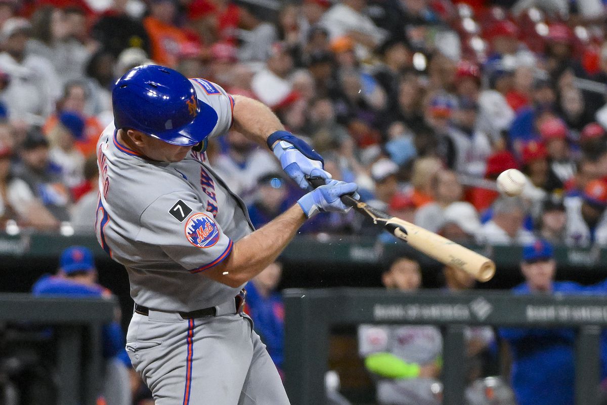 Pete Alonso celebrates after a home run against the Cardinals