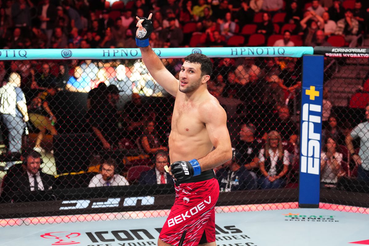 Cory Sandhagen throws a kick at Deiveson Figueiredo during their UFC Des Moines main event