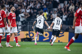 Torcida do Corinthians celebra virada na Neo Química Arena
