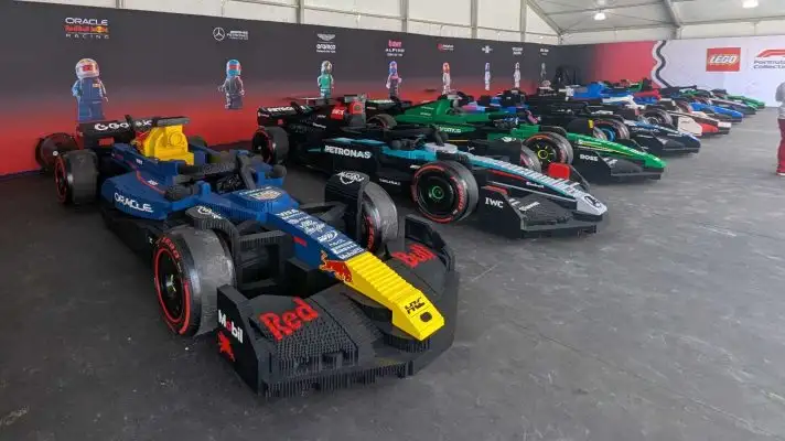 Daniel Ricciardo celebrates a new partnership in Formula 1