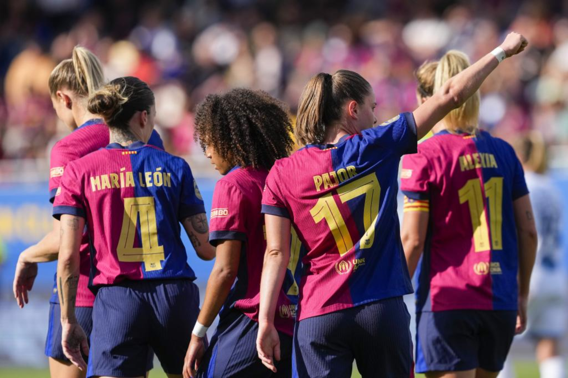 Celebración Barcelona vs Deportivo: Jugadoras del Barça celebran uno de los goles durante el partido