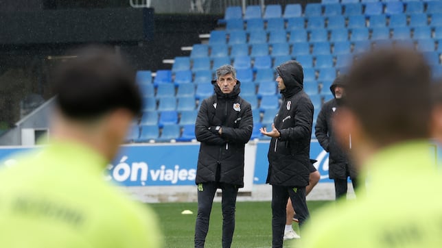 Imagen del derbi Real Sociedad - Athletic con ambos equipos en el terreno de juego