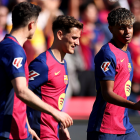 La Liga standings - Barcelona and Real Madrid players in action